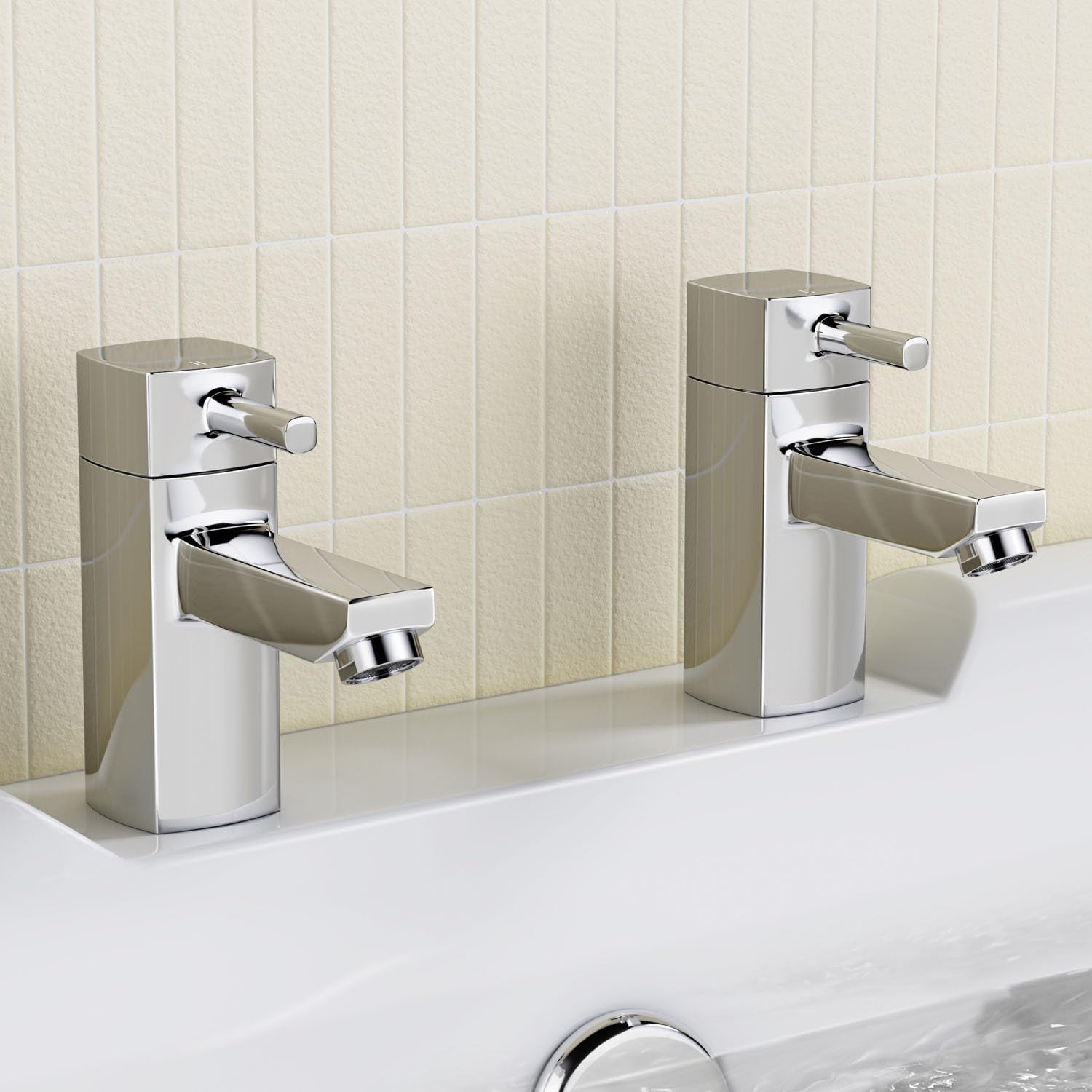O'Neill Bath Pillar Taps - Chrome