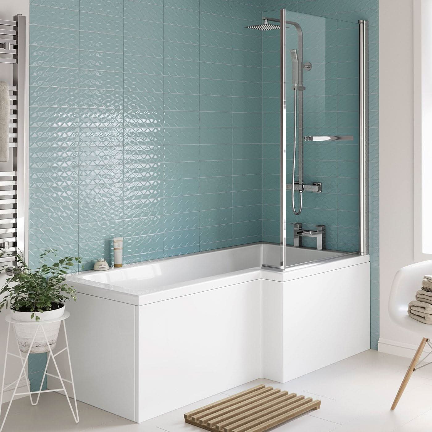 iBathUK Quell Right Hand L-Shaped Shower Bath, White Acrylic Bathtub with Glass Screen, Chrome Rail & Side Panel, L Shaped Bath Screen, 1700mm