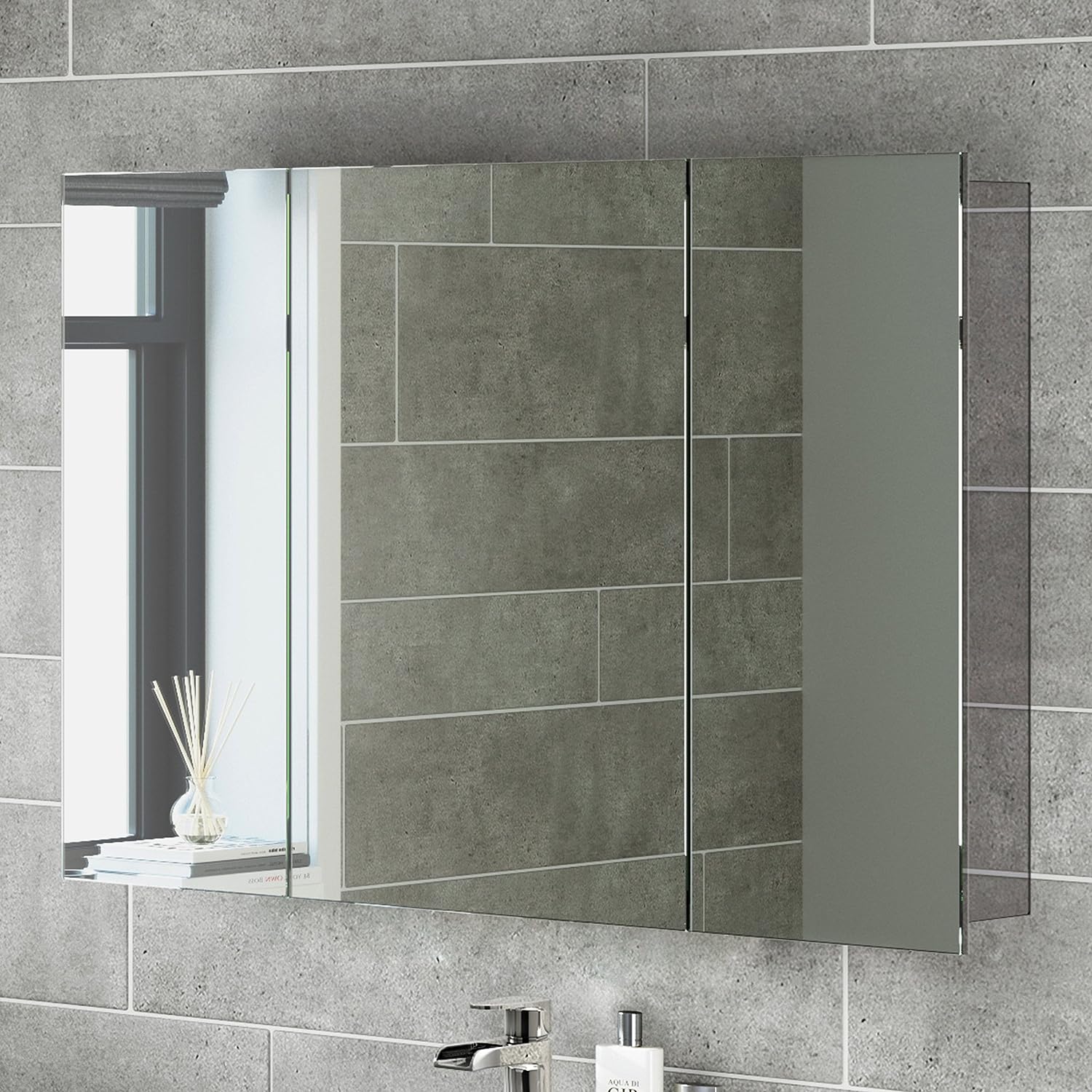 Oslo 3 Door Non Illuminated Mirror Cabinet - 900mm x 600mm