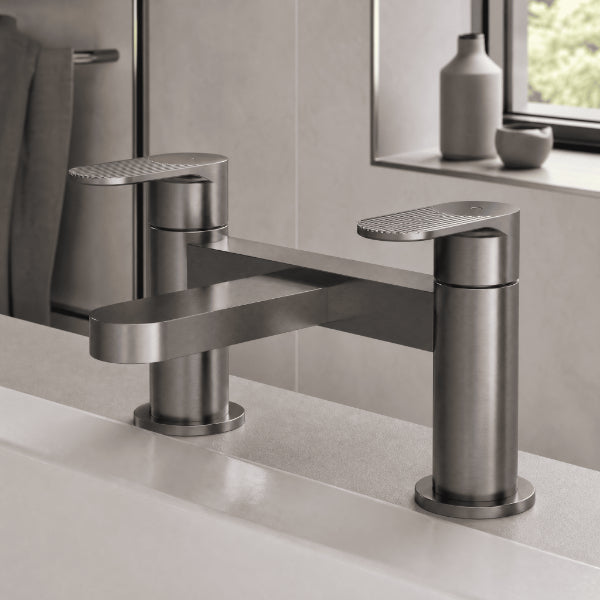Cove Fluted Bath Filler Tap