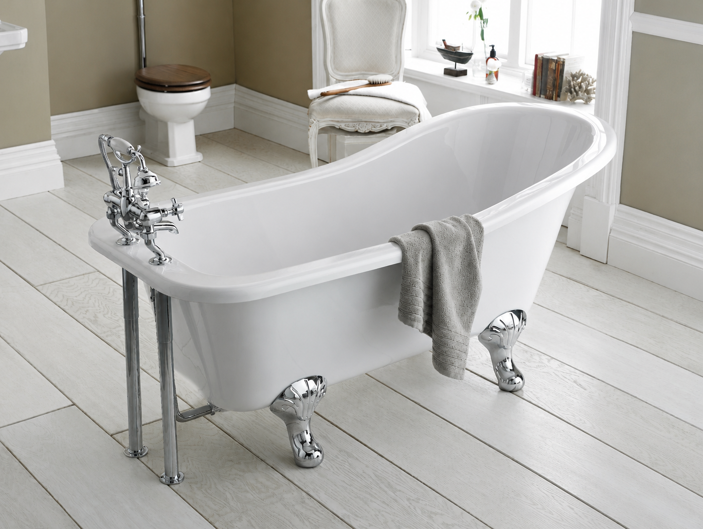 Horizon Freestanding Slipper Bath With Legs - White