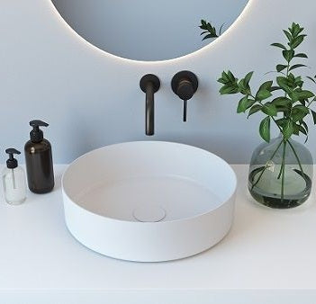 Round surface-mounted basin in glossy white, perfect for modern bathrooms. Sleek design, high-quality ceramic, and easy installation. Ideal for small spaces and contemporary styles.